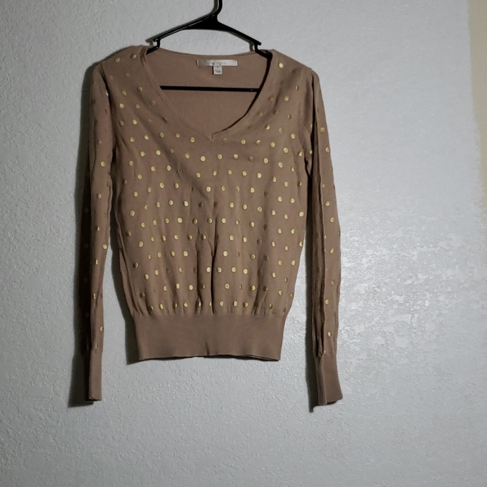 Lauren Conrad Gold dots on tan vneck small - Picture 1 of 4